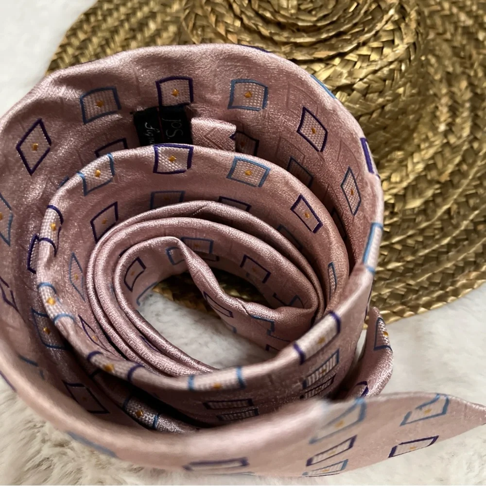 Jos. A. Bank elegant tie
